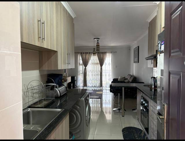 2 BEDROOM TOWNHOUSE FOR SALE IN CRYSTAL PARK